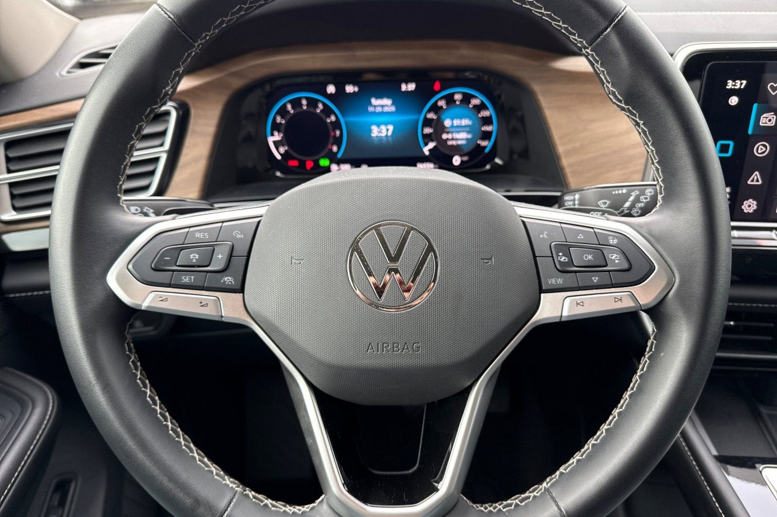 2024 Volkswagen Atlas 2.0T SE w/Technology