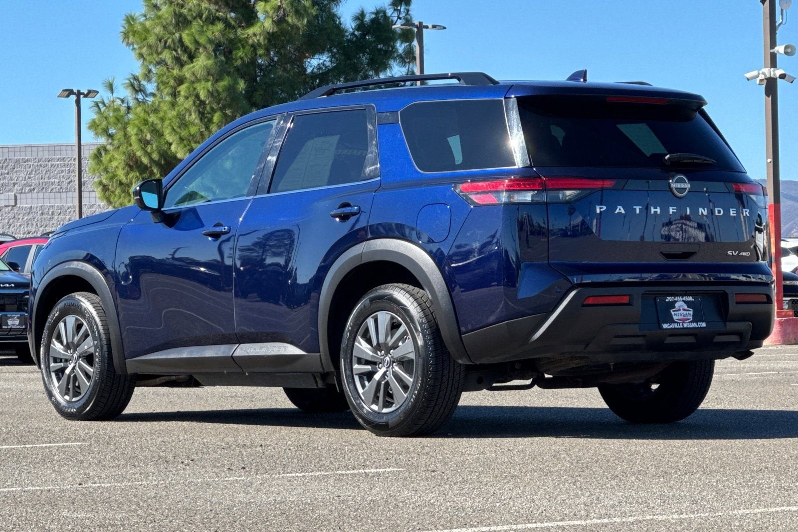 2024 Nissan Pathfinder SV