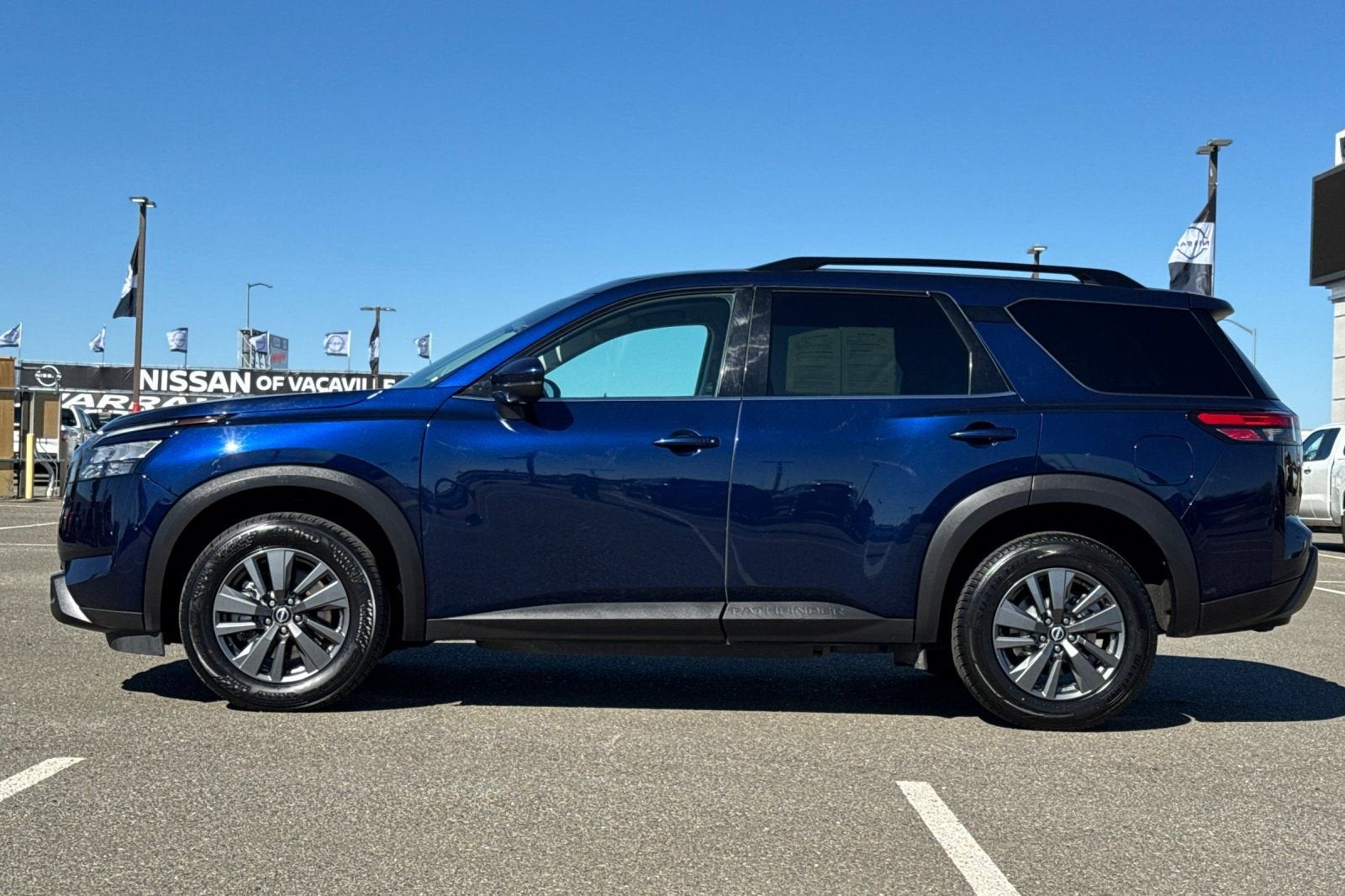 2024 Nissan Pathfinder SV