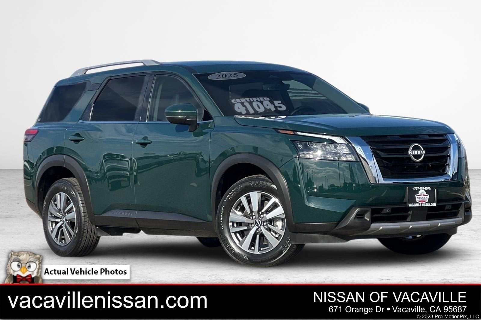 2025 Nissan Pathfinder SL