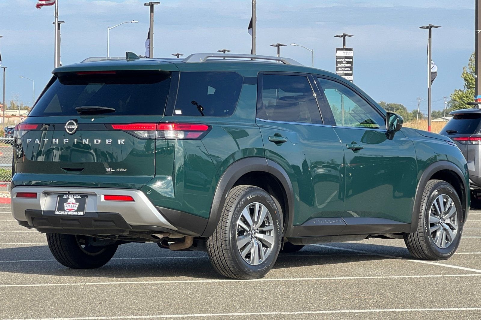 2025 Nissan Pathfinder SL