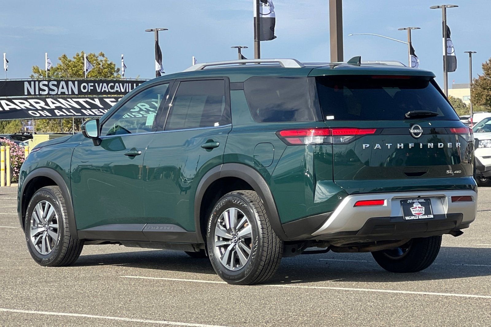 2025 Nissan Pathfinder SL