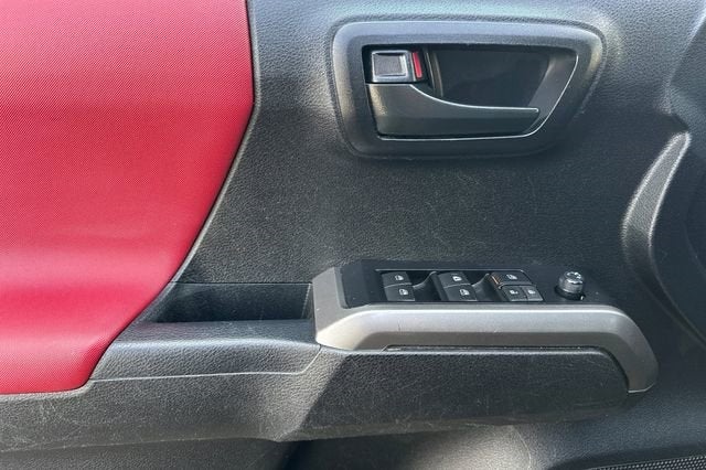 2022 Toyota Tacoma 2WD SR5