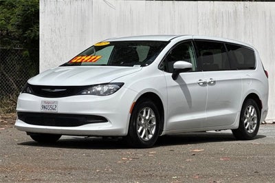 2023 Chrysler Voyager LX