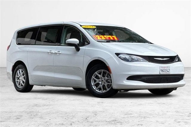 2023 Chrysler Voyager LX