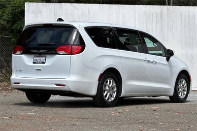 2023 Chrysler Voyager LX