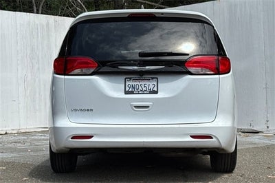 2023 Chrysler Voyager LX