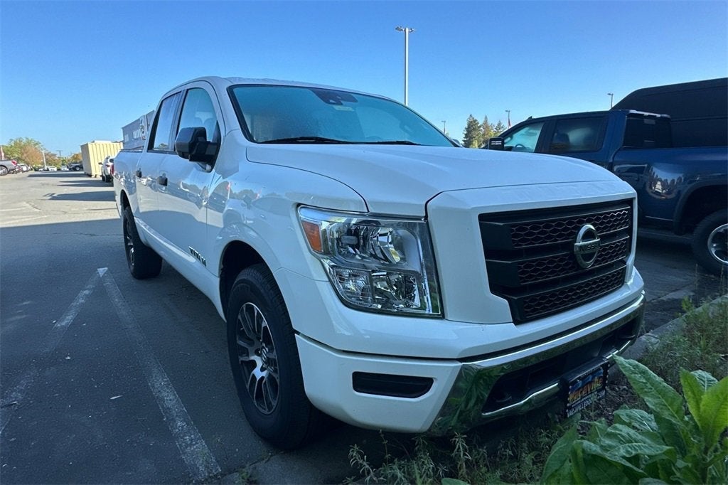 2022 Nissan Titan SV