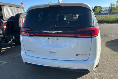 2022 Chrysler Pacifica Hybrid Touring L